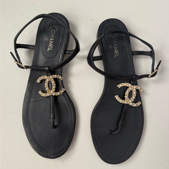 Chanel sandals black calfskin with pearls - Picture 2 of 6